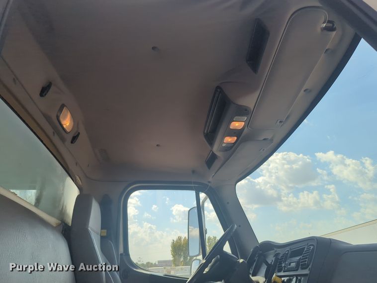 image for item EQ2389 2016 Freightliner Business Class M2 box truck