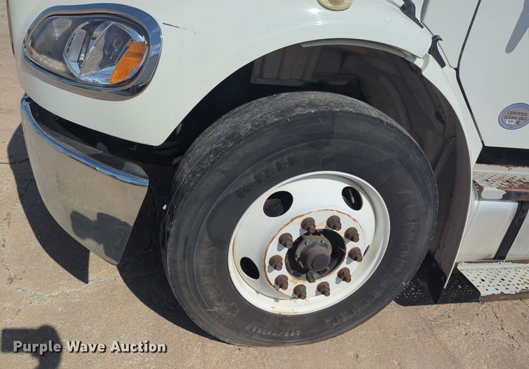 image for item EQ2389 2016 Freightliner Business Class M2 box truck