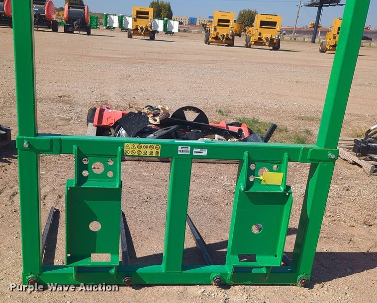 image for item EQ2401 Hustler LM160 bale spear