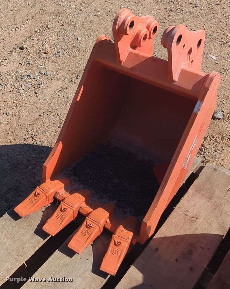 image for item EQ2402 Kubota K7789 bucket