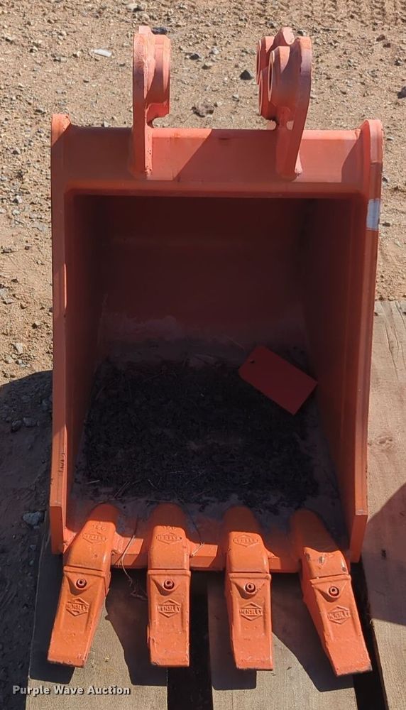 image for item EQ2402 Kubota K7789 bucket