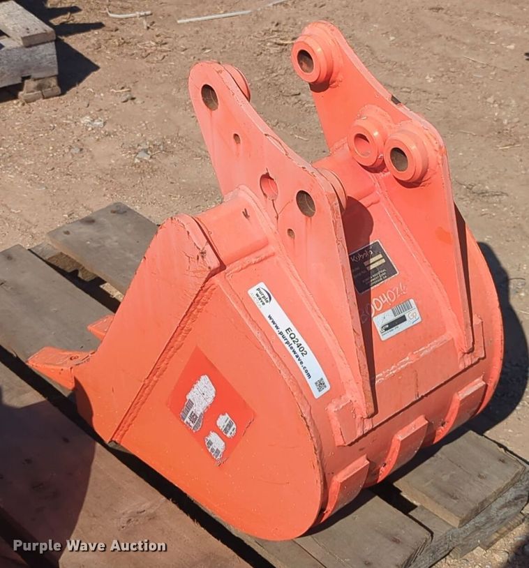 image for item EQ2402 Kubota K7789 bucket