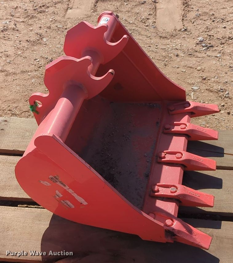 image for item EQ2403 Kubota BT1794 bucket
