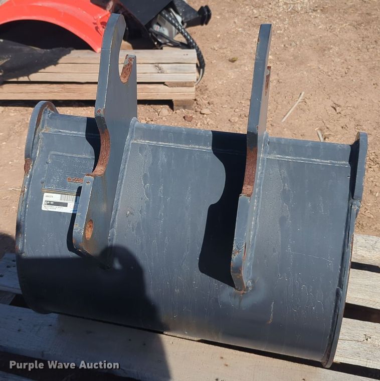 image for item EQ2404 USA Attachments bucket