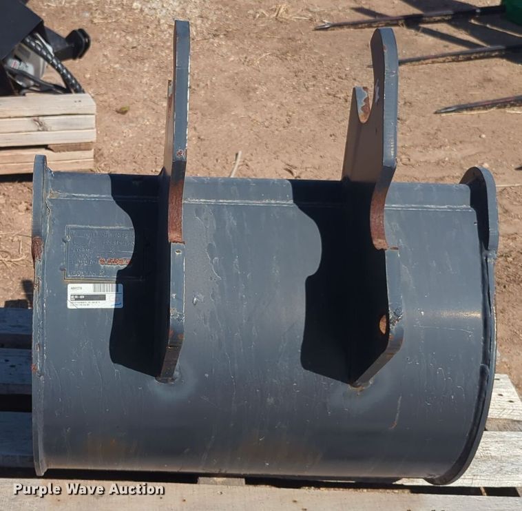 image for item EQ2404 USA Attachments bucket