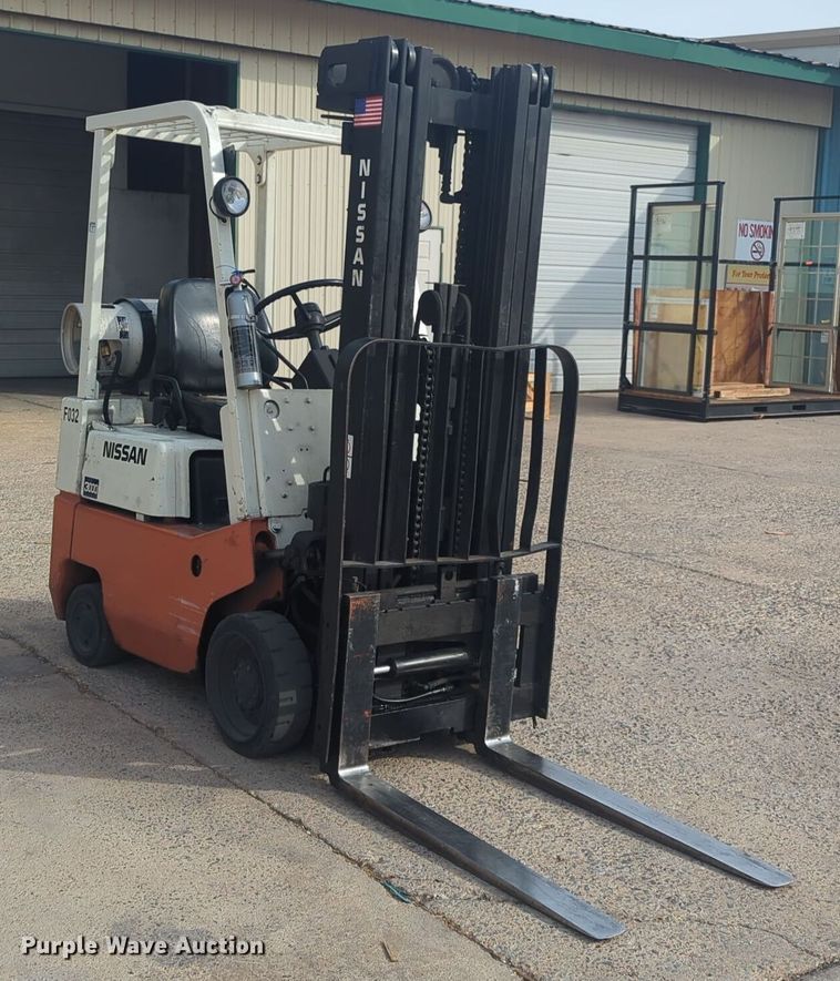 image for item EQ2410 Nissan 3000 forklift