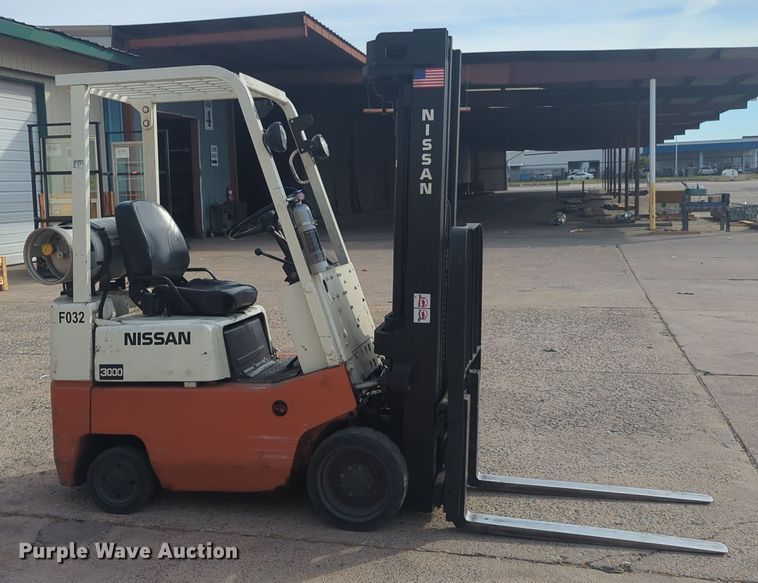 image for item EQ2410 Nissan 3000 forklift