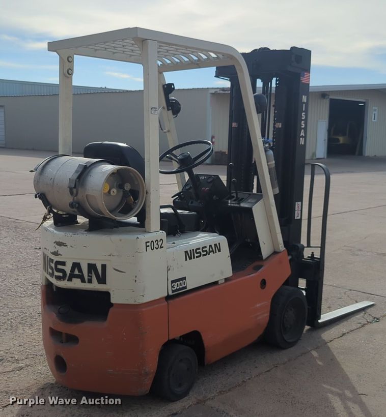 image for item EQ2410 Nissan 3000 forklift