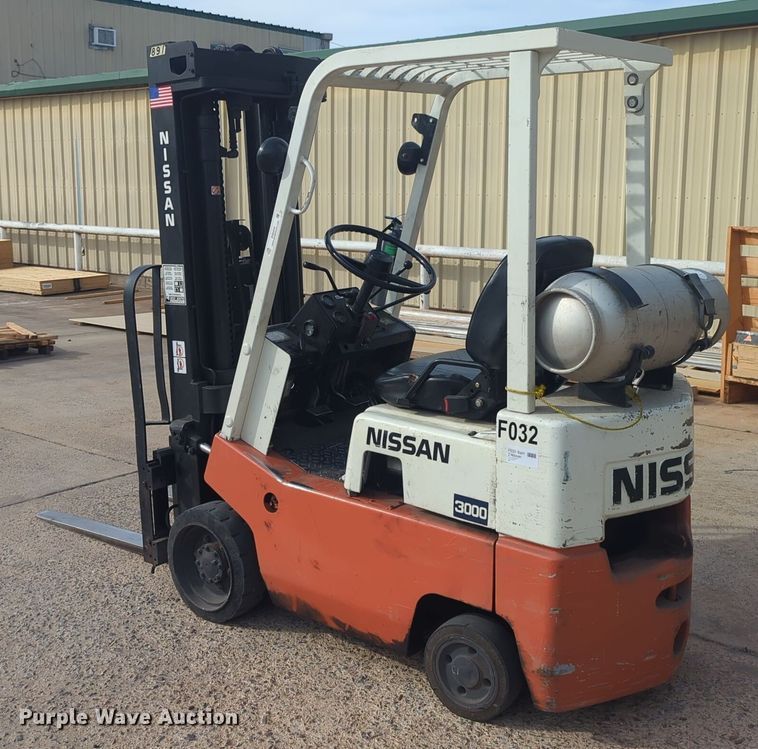 image for item EQ2410 Nissan 3000 forklift