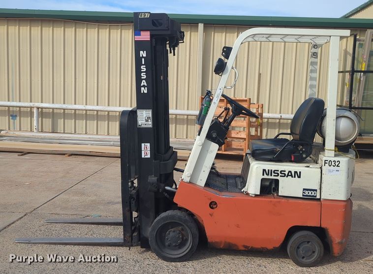 image for item EQ2410 Nissan 3000 forklift