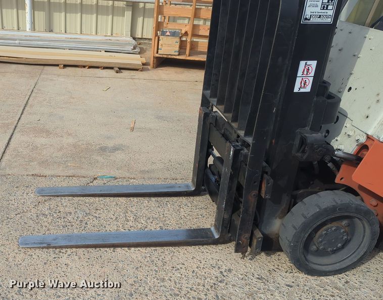 image for item EQ2410 Nissan 3000 forklift