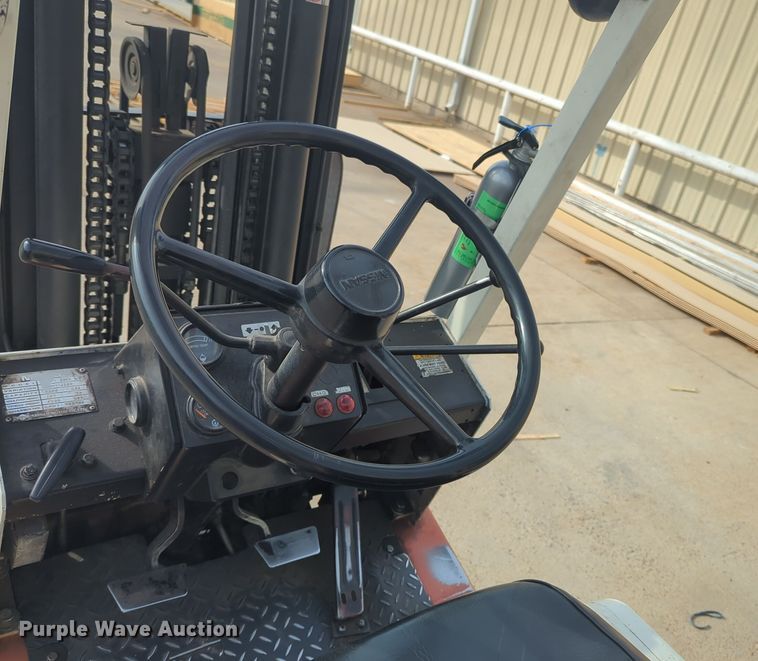 image for item EQ2410 Nissan 3000 forklift
