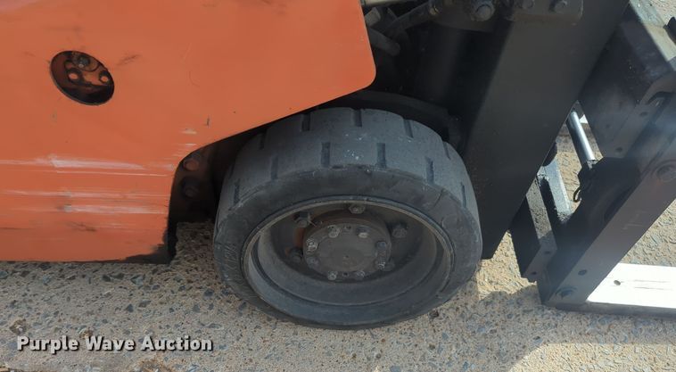 image for item EQ2410 Nissan 3000 forklift