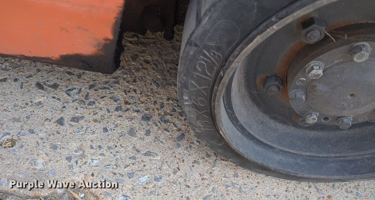 image for item EQ2410 Nissan 3000 forklift