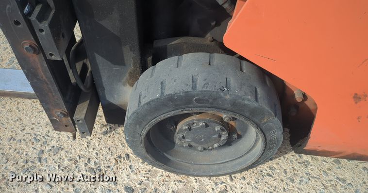 image for item EQ2410 Nissan 3000 forklift