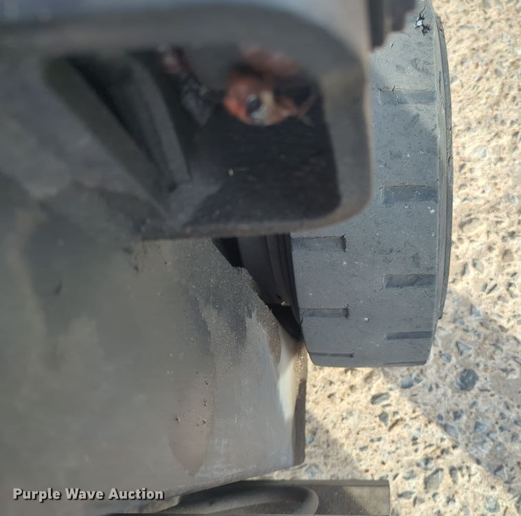 image for item EQ2410 Nissan 3000 forklift