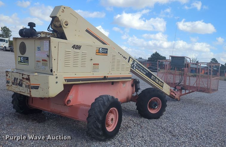 image for item EQ2421 2000 JLG 40H boom lift