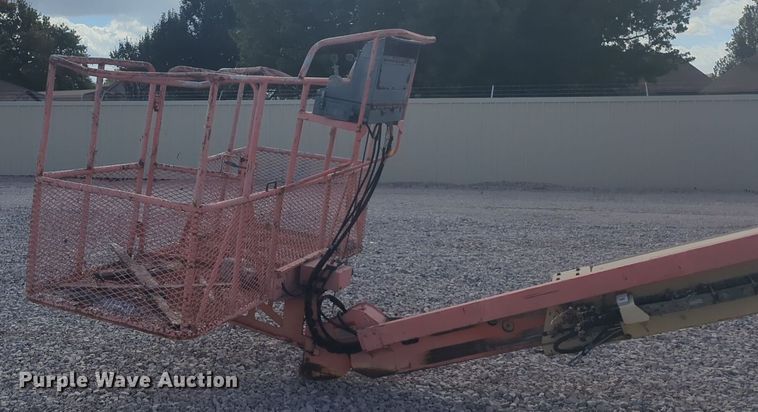 image for item EQ2421 2000 JLG 40H boom lift