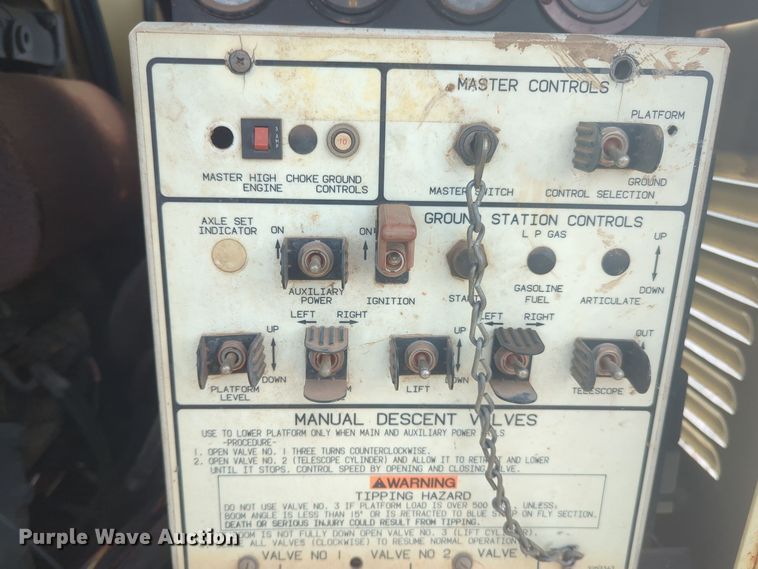 image for item EQ2421 2000 JLG 40H boom lift