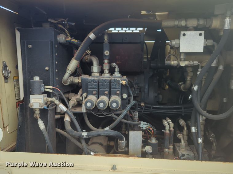 image for item EQ2421 2000 JLG 40H boom lift