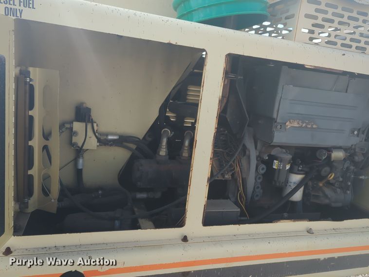 image for item EQ2421 2000 JLG 40H boom lift