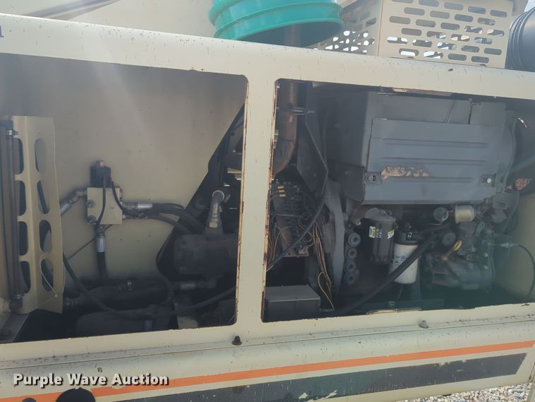 image for item EQ2421 2000 JLG 40H boom lift