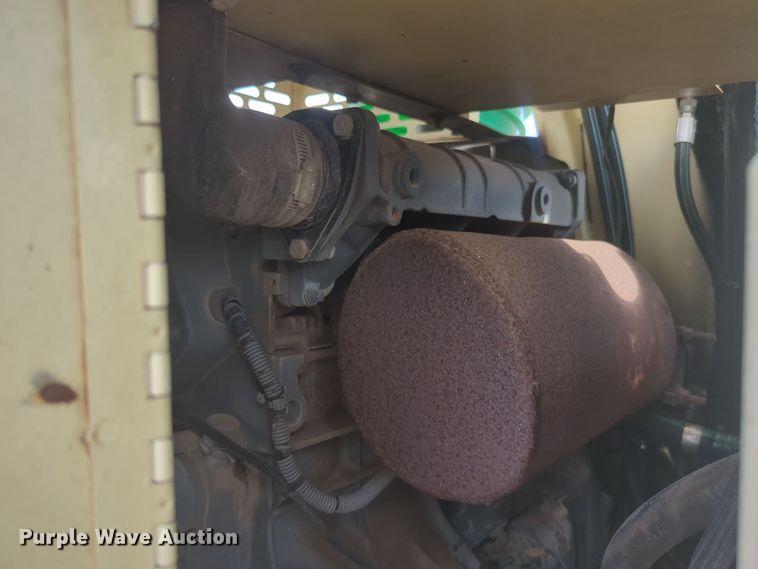 image for item EQ2421 2000 JLG 40H boom lift