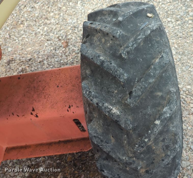 image for item EQ2421 2000 JLG 40H boom lift