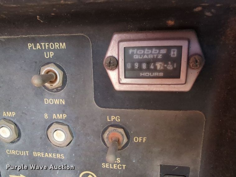 image for item EQ2428 1996 Snorkel SPL3284-4AG scissor lift