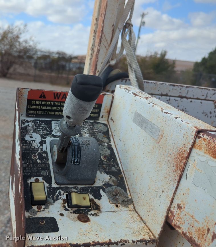 image for item EQ2428 1996 Snorkel SPL3284-4AG scissor lift