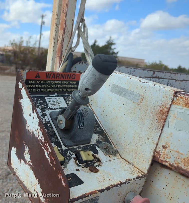 image for item EQ2428 1996 Snorkel SPL3284-4AG scissor lift