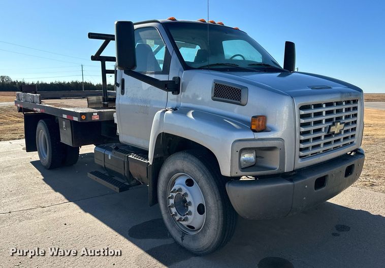 image for item ER8149 2003 Chevrolet W5500 flatbed truck