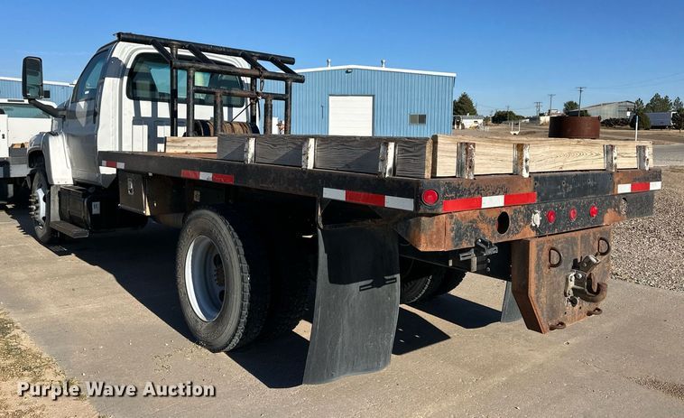 image for item ER8149 2003 Chevrolet W5500 flatbed truck