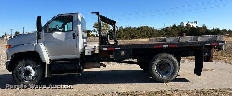 image for item ER8149 2003 Chevrolet W5500 flatbed truck