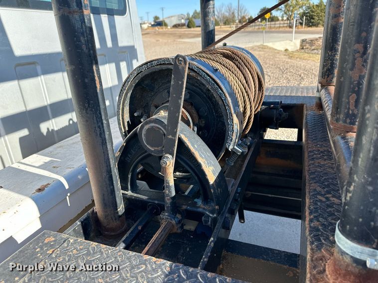 image for item ER8149 2003 Chevrolet W5500 flatbed truck