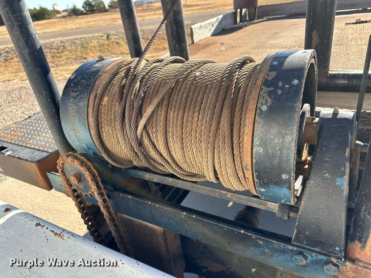 image for item ER8149 2003 Chevrolet W5500 flatbed truck