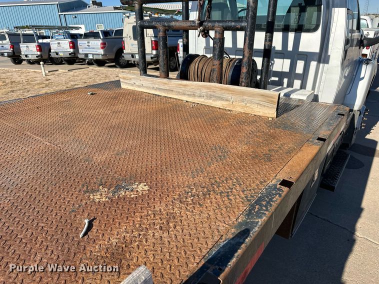 image for item ER8149 2003 Chevrolet W5500 flatbed truck