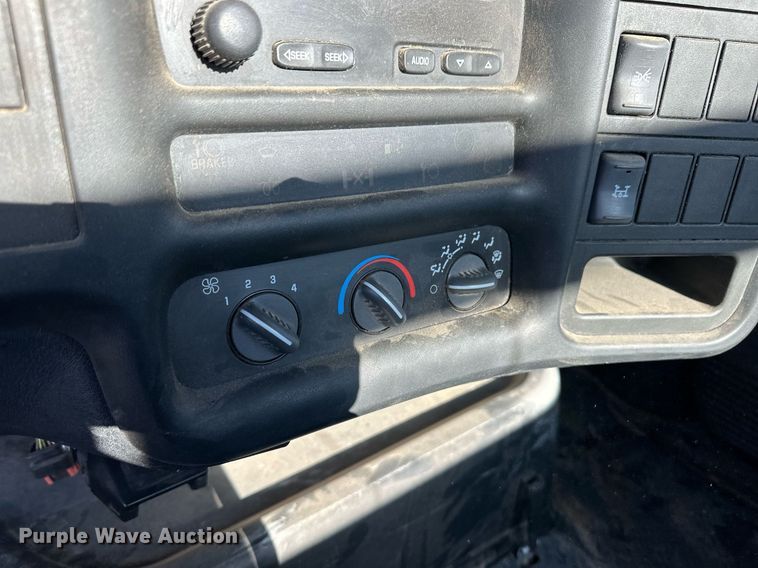 image for item ER8149 2003 Chevrolet W5500 flatbed truck