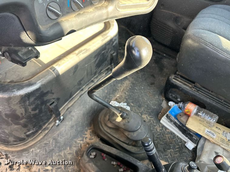 image for item ER8149 2003 Chevrolet W5500 flatbed truck