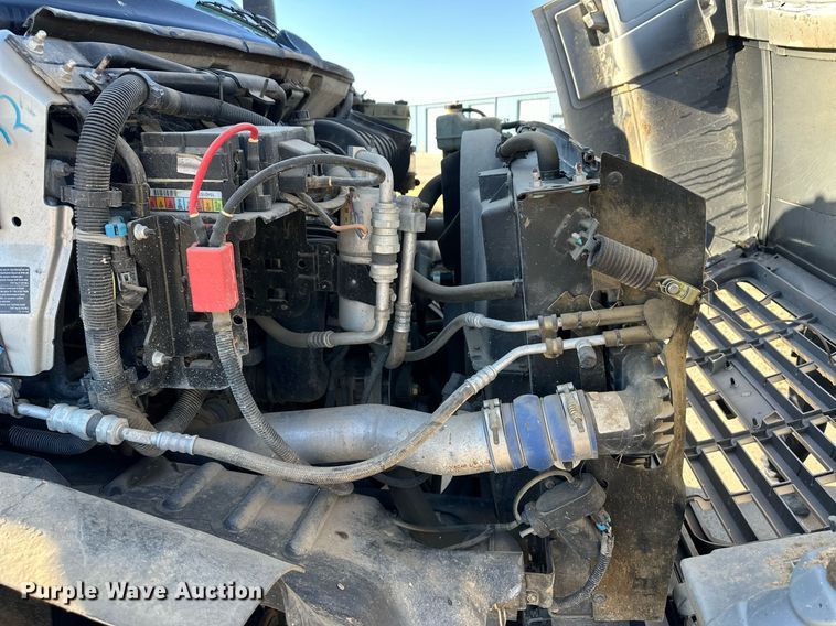 image for item ER8149 2003 Chevrolet W5500 flatbed truck