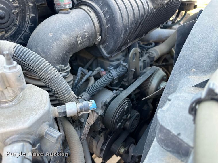 image for item ER8149 2003 Chevrolet W5500 flatbed truck