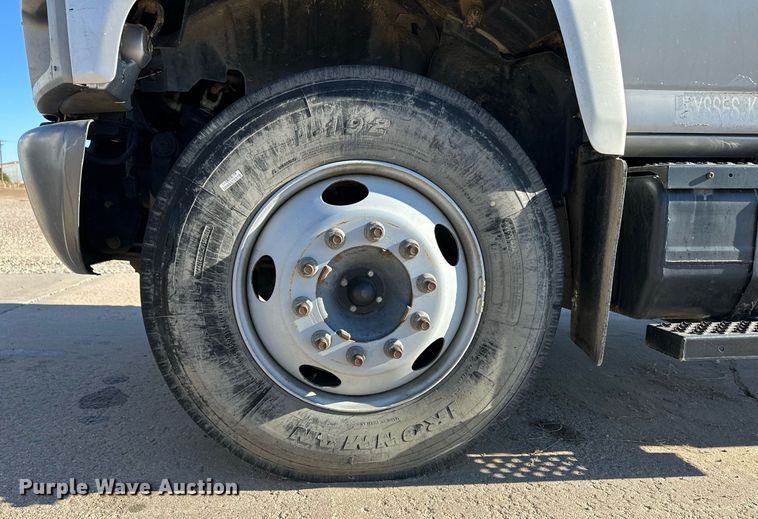 image for item ER8149 2003 Chevrolet W5500 flatbed truck