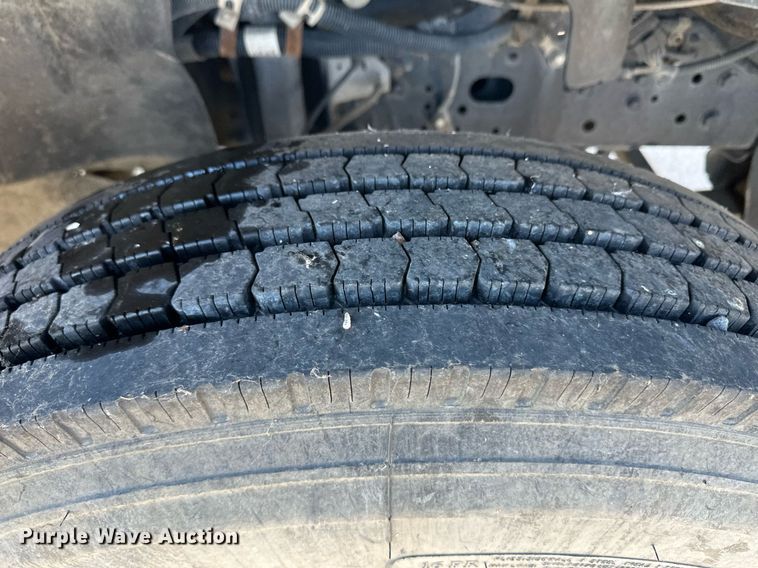 image for item ER8149 2003 Chevrolet W5500 flatbed truck