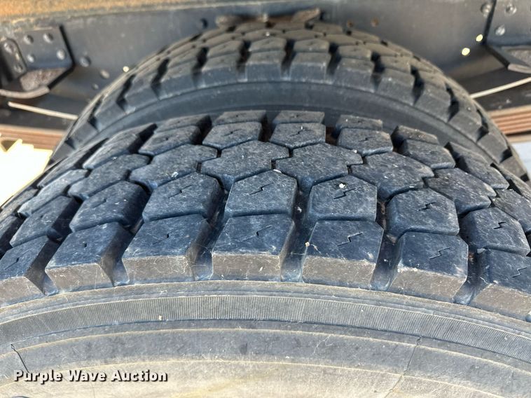 image for item ER8149 2003 Chevrolet W5500 flatbed truck