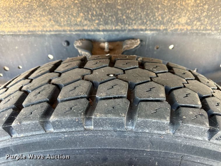 image for item ER8149 2003 Chevrolet W5500 flatbed truck