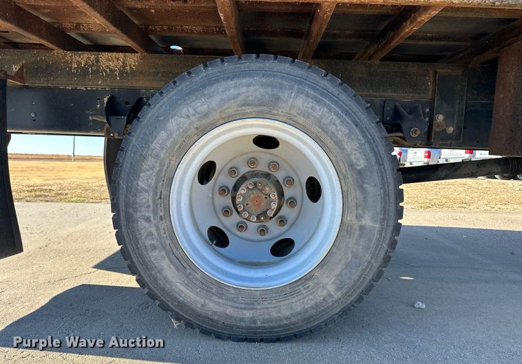 image for item ER8149 2003 Chevrolet W5500 flatbed truck