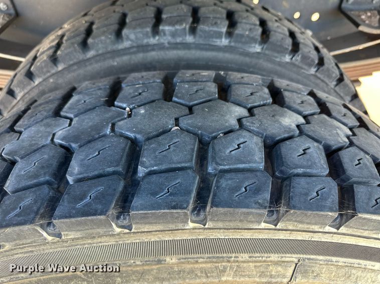 image for item ER8149 2003 Chevrolet W5500 flatbed truck