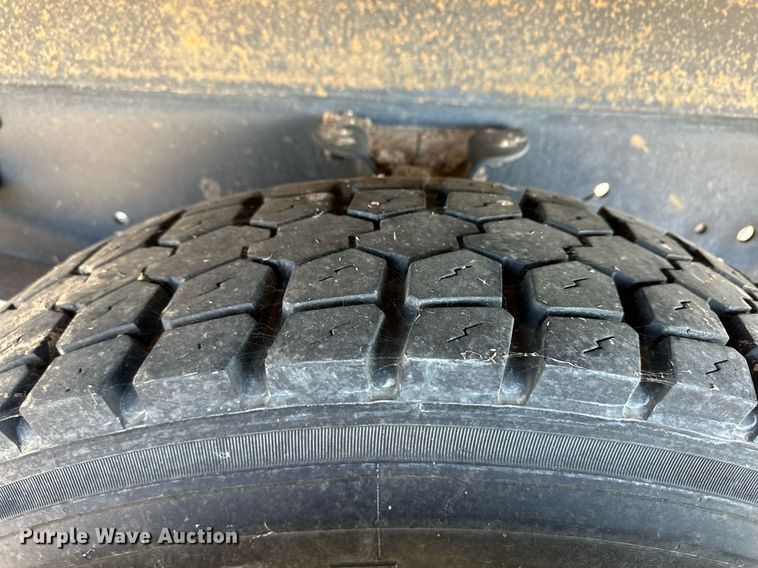 image for item ER8149 2003 Chevrolet W5500 flatbed truck