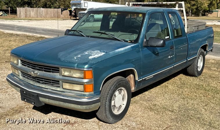 image for item JE9320 1998 Chevrolet Silverado C1500 Ext. Cab pickup truck