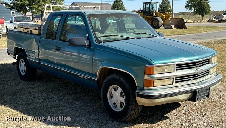 image for item JE9320 1998 Chevrolet Silverado C1500 Ext. Cab pickup truck